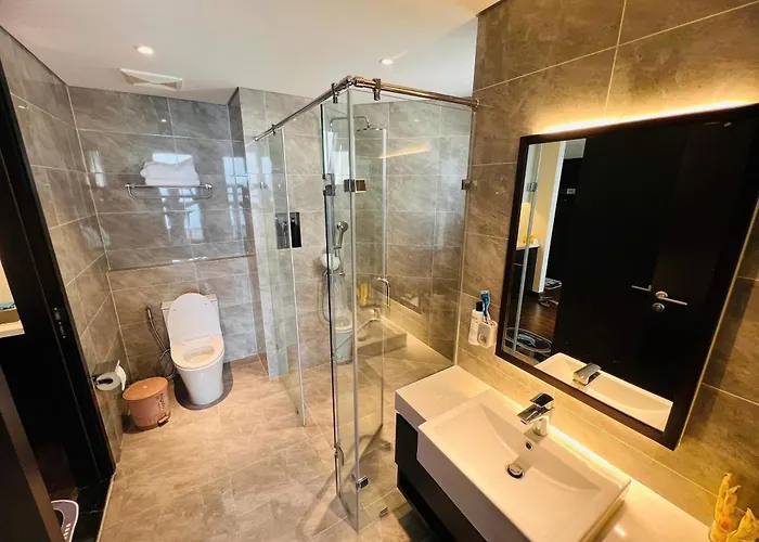 Skylux 2br The Saphire Sea View *